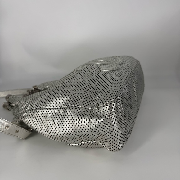 CHANEL Rodeo Drive Tote - Picture 4 of 9